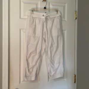 Joe fresh cropped pants in white size small petite